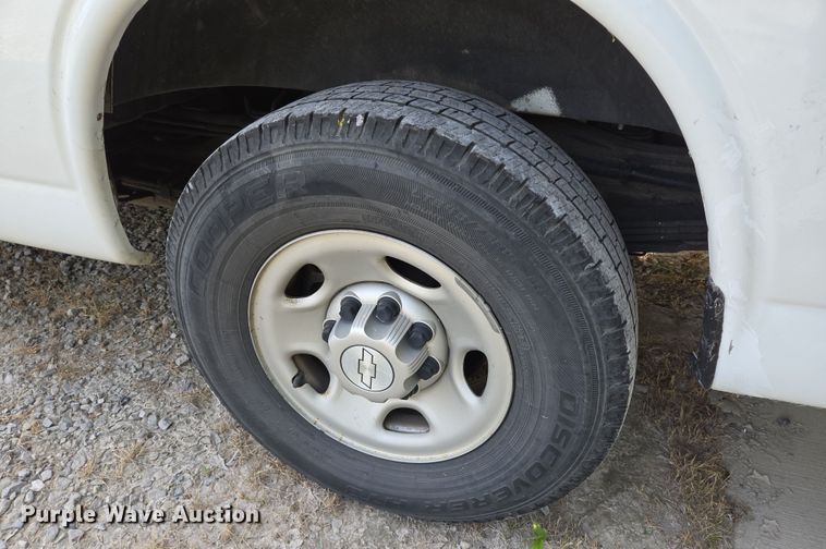 image for item DT4827 2017 Chevrolet Express 2500 van