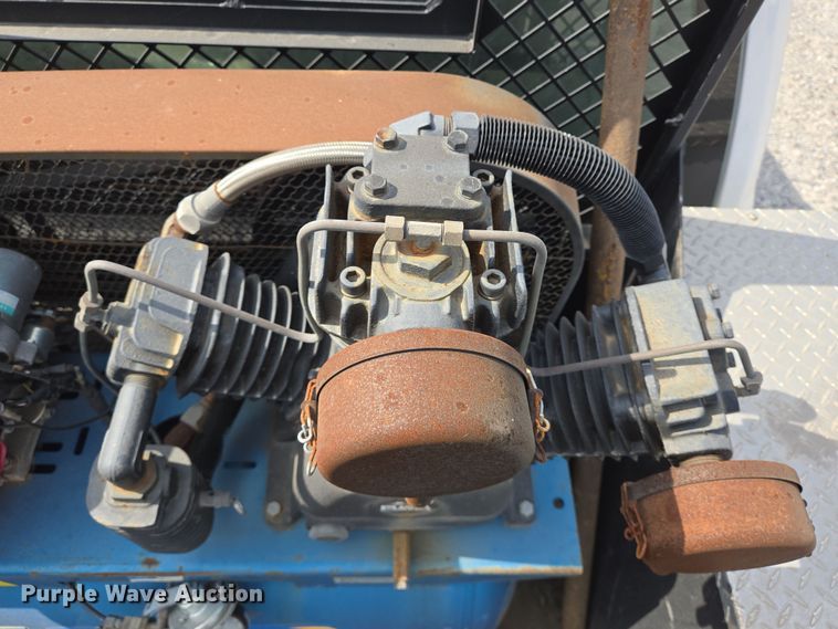 image for item DT4828 2021 Ford F350 Super Duty utility bed pickup truck