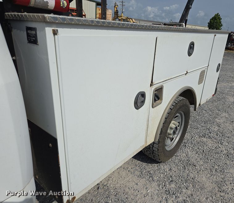 image for item DT4828 2021 Ford F350 Super Duty utility bed pickup truck