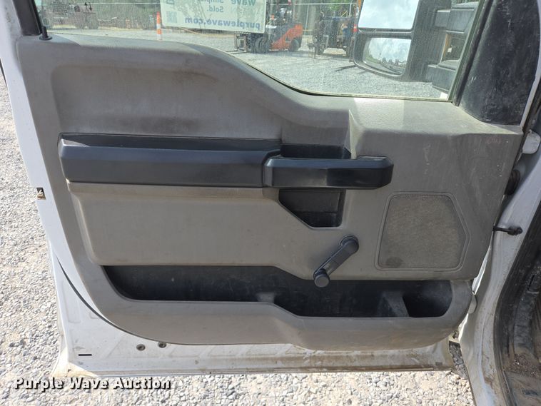 image for item DT4828 2021 Ford F350 Super Duty utility bed pickup truck