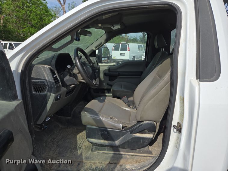 image for item DT4828 2021 Ford F350 Super Duty utility bed pickup truck