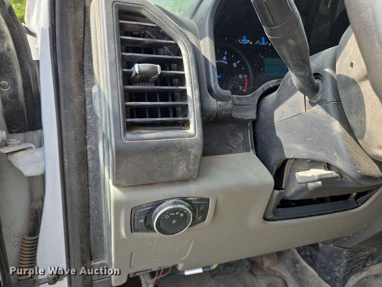 image for item DT4828 2021 Ford F350 Super Duty utility bed pickup truck