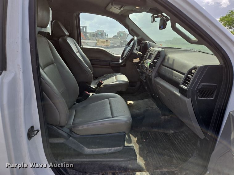 image for item DT4828 2021 Ford F350 Super Duty utility bed pickup truck