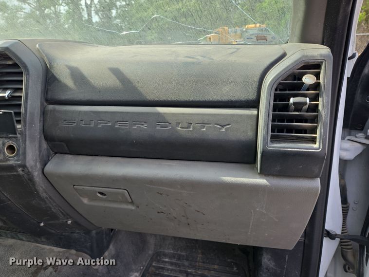 image for item DT4828 2021 Ford F350 Super Duty utility bed pickup truck