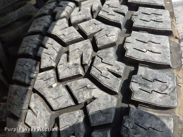 image for item DT4828 2021 Ford F350 Super Duty utility bed pickup truck