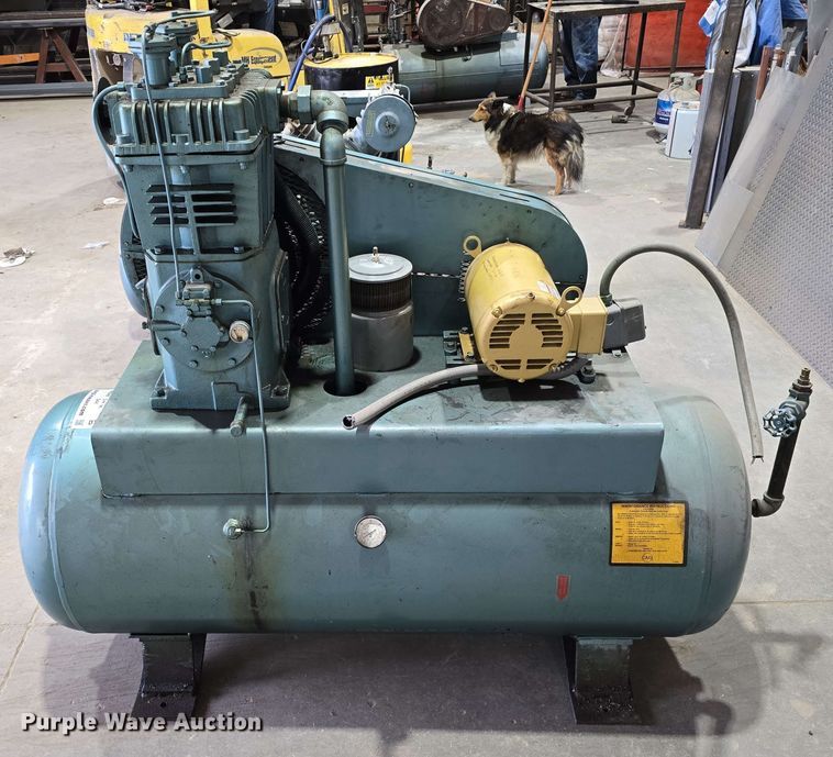 image for item DT6824 1980 Quincy 340-33 air compressor
