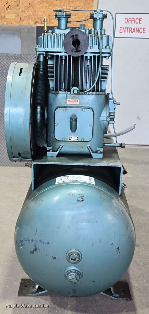 image for item DT6824 1980 Quincy 340-33 air compressor