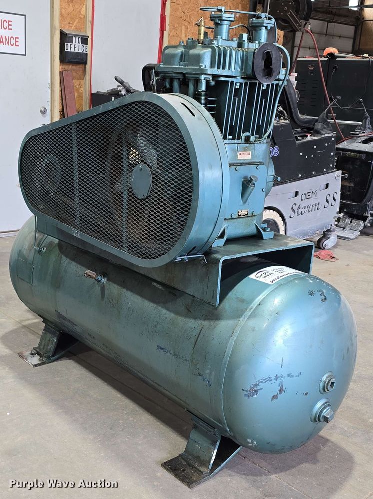 image for item DT6824 1980 Quincy 340-33 air compressor