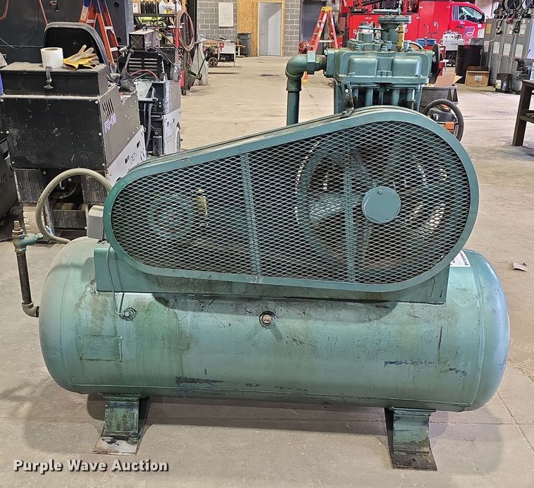 image for item DT6824 1980 Quincy 340-33 air compressor