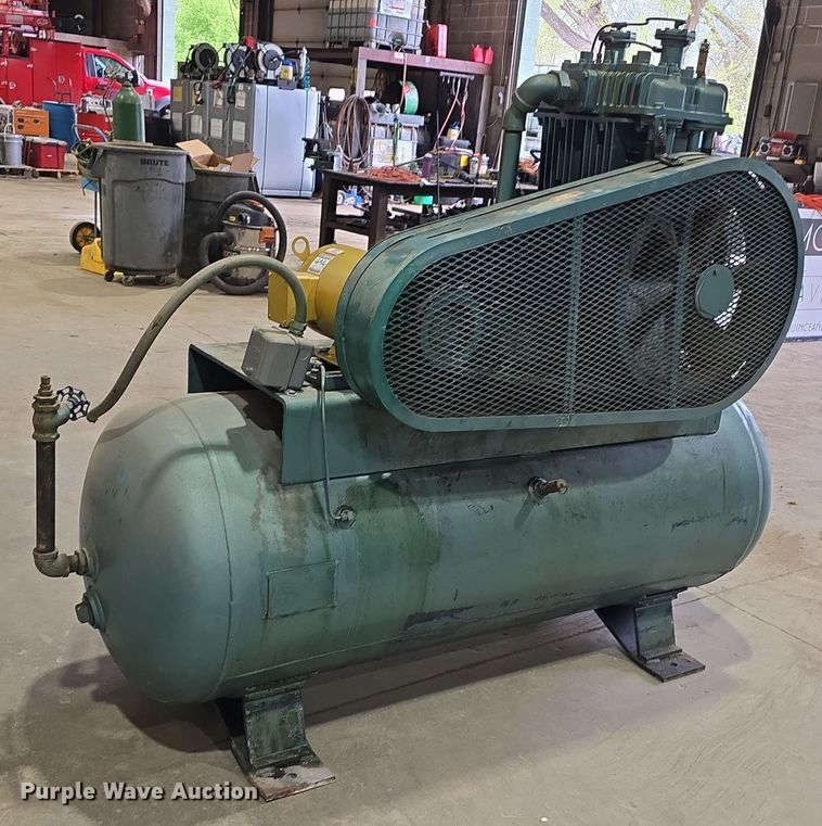 image for item DT6824 1980 Quincy 340-33 air compressor