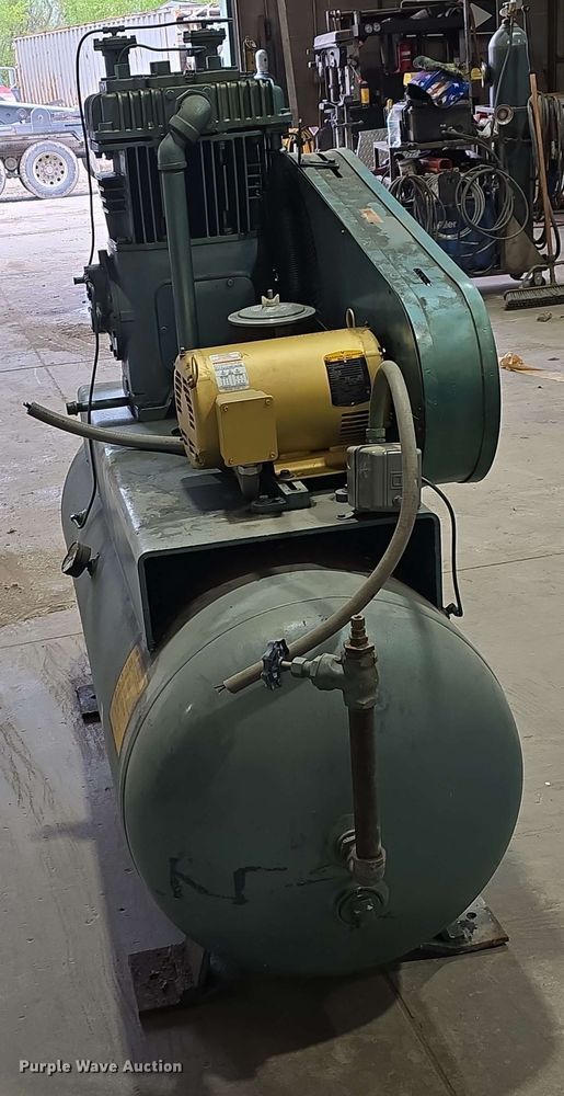 image for item DT6824 1980 Quincy 340-33 air compressor