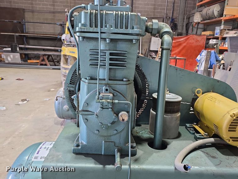 image for item DT6824 1980 Quincy 340-33 air compressor