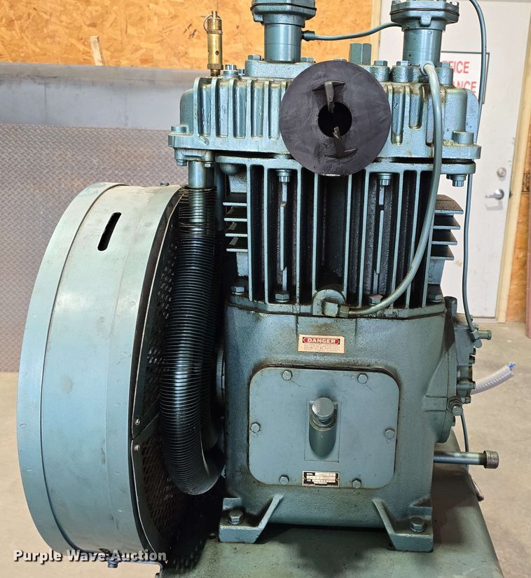 image for item DT6824 1980 Quincy 340-33 air compressor