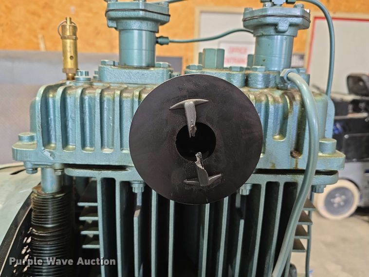 image for item DT6824 1980 Quincy 340-33 air compressor