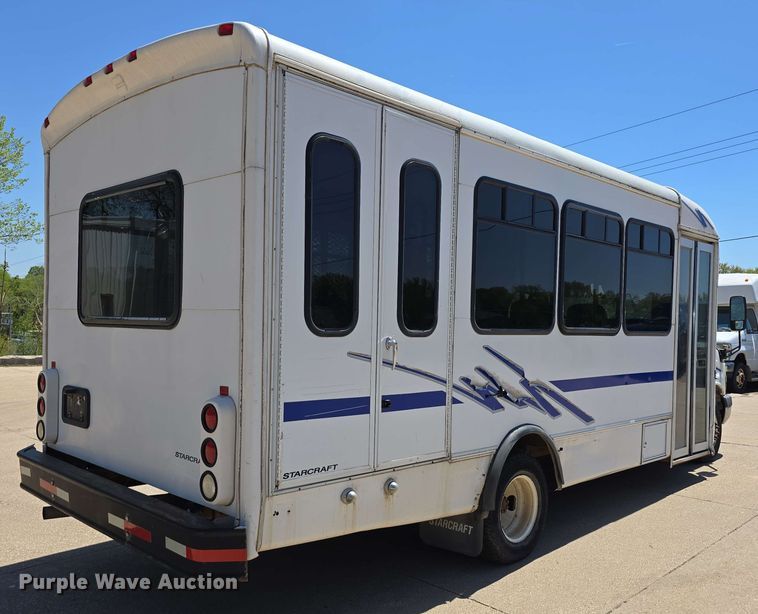 image for item DT6832 2006 Chevrolet Express G3500 shuttle bus