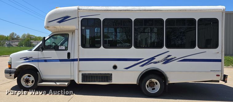 image for item DT6832 2006 Chevrolet Express G3500 shuttle bus