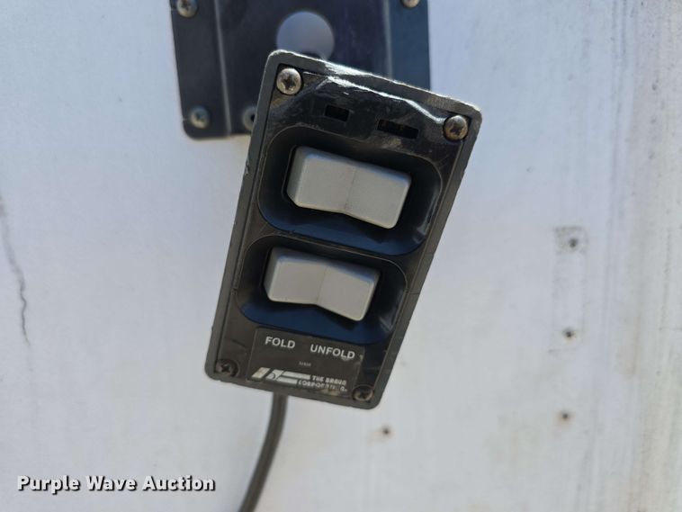 image for item DT6832 2006 Chevrolet Express G3500 shuttle bus