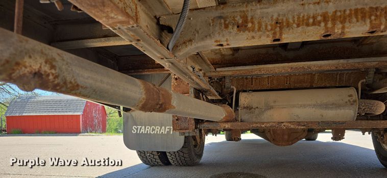 image for item DT6832 2006 Chevrolet Express G3500 shuttle bus