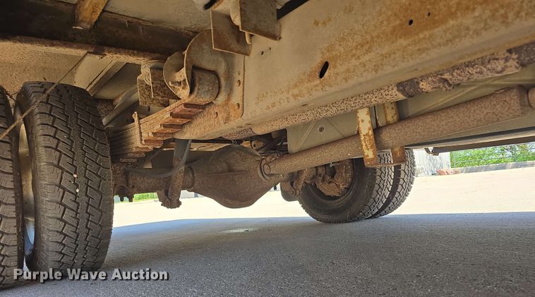 image for item DT6832 2006 Chevrolet Express G3500 shuttle bus