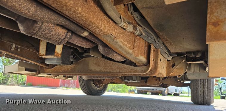 image for item DT6832 2006 Chevrolet Express G3500 shuttle bus