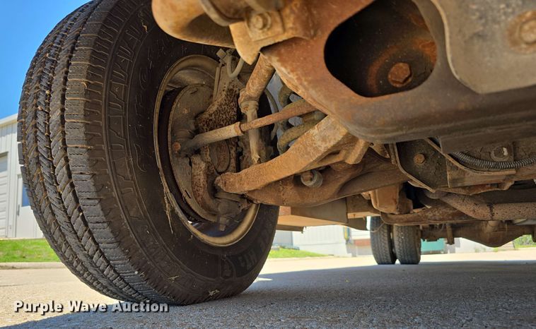 image for item DT6832 2006 Chevrolet Express G3500 shuttle bus