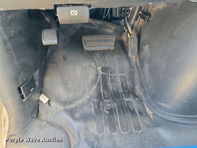 image for item DT6832 2006 Chevrolet Express G3500 shuttle bus