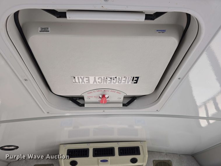 image for item DT6832 2006 Chevrolet Express G3500 shuttle bus