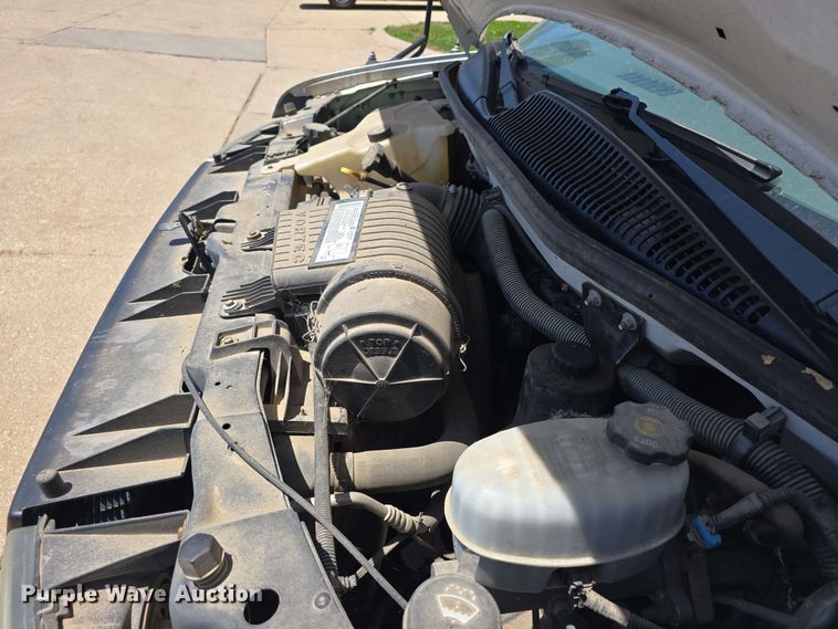 image for item DT6832 2006 Chevrolet Express G3500 shuttle bus