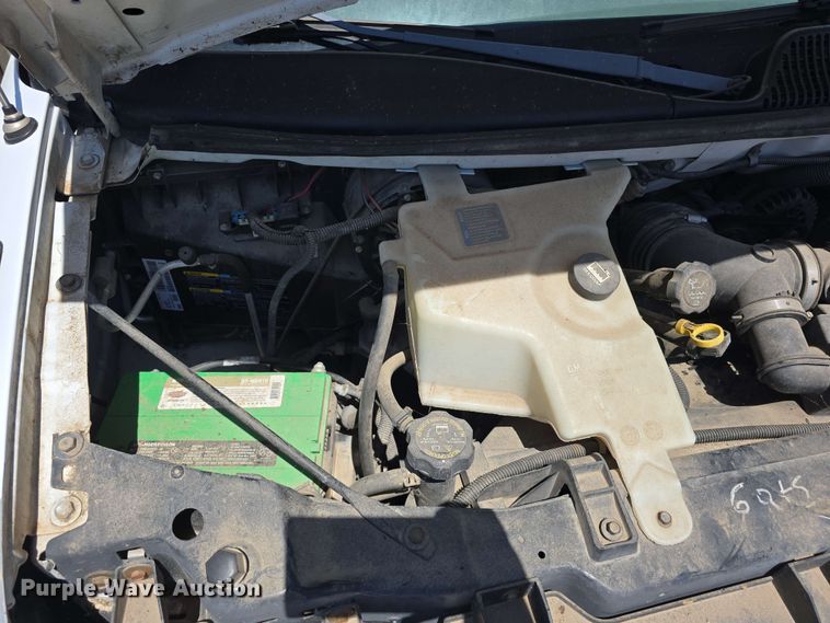 image for item DT6832 2006 Chevrolet Express G3500 shuttle bus