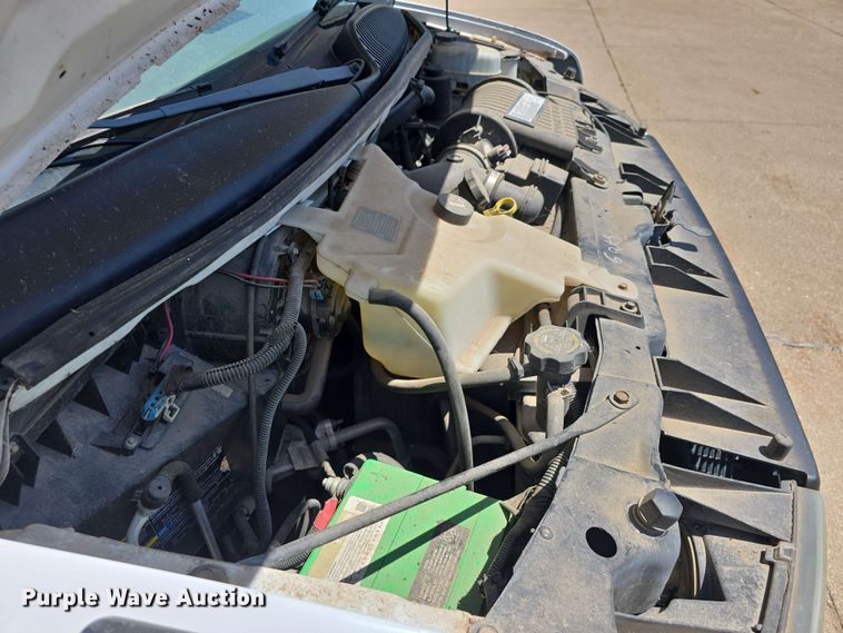 image for item DT6832 2006 Chevrolet Express G3500 shuttle bus