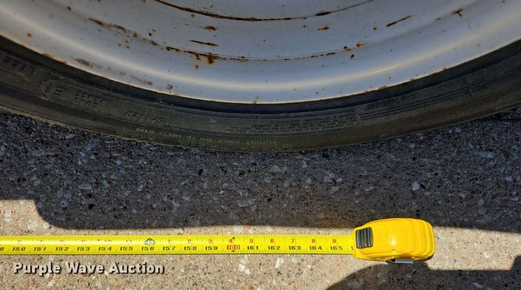 image for item DT6832 2006 Chevrolet Express G3500 shuttle bus