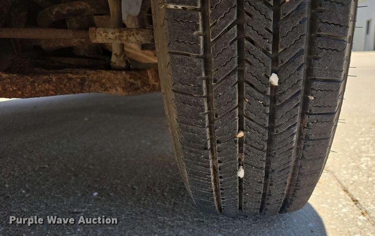 image for item DT6832 2006 Chevrolet Express G3500 shuttle bus