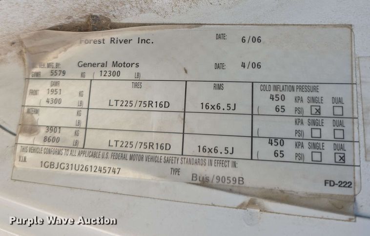 image for item DT6832 2006 Chevrolet Express G3500 shuttle bus