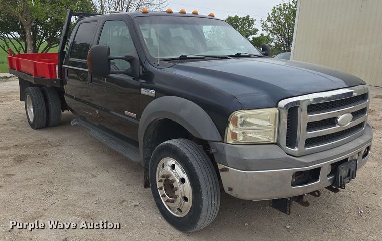 image for item DT6838 2005 Ford F450 Super Duty Lariat Crew Cab flatbed truck