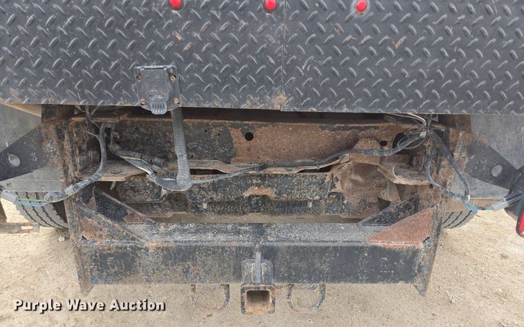 image for item DT6838 2005 Ford F450 Super Duty Lariat Crew Cab flatbed truck