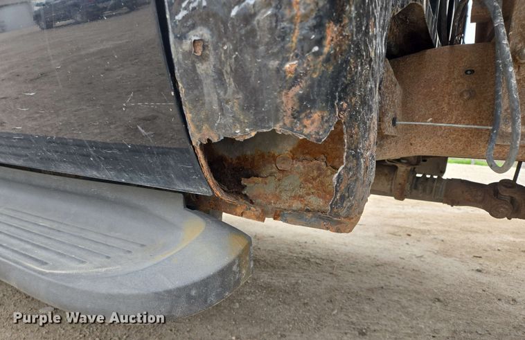 image for item DT6838 2005 Ford F450 Super Duty Lariat Crew Cab flatbed truck