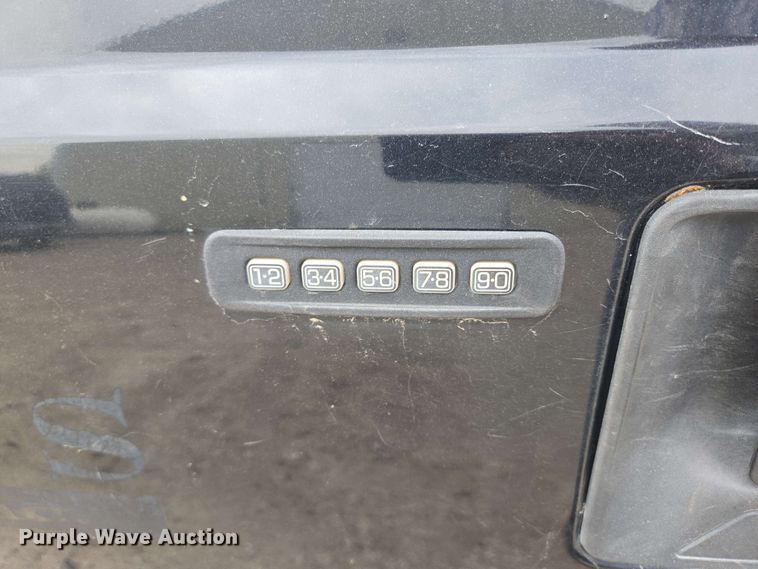 image for item DT6838 2005 Ford F450 Super Duty Lariat Crew Cab flatbed truck