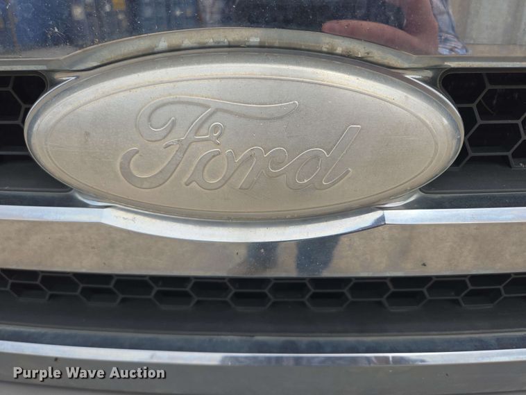 image for item DT6838 2005 Ford F450 Super Duty Lariat Crew Cab flatbed truck