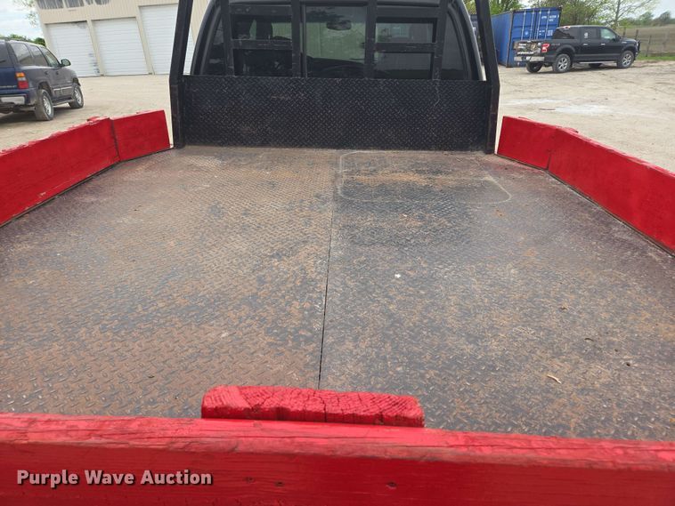 image for item DT6838 2005 Ford F450 Super Duty Lariat Crew Cab flatbed truck