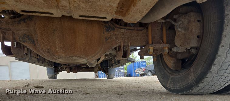 image for item DT6838 2005 Ford F450 Super Duty Lariat Crew Cab flatbed truck