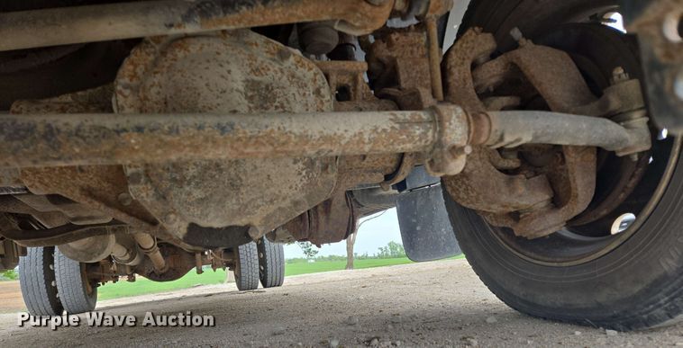 image for item DT6838 2005 Ford F450 Super Duty Lariat Crew Cab flatbed truck