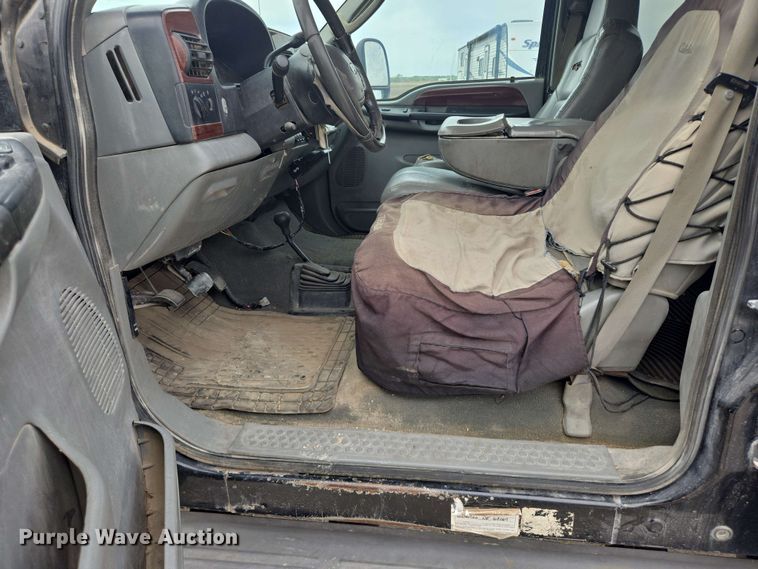 image for item DT6838 2005 Ford F450 Super Duty Lariat Crew Cab flatbed truck