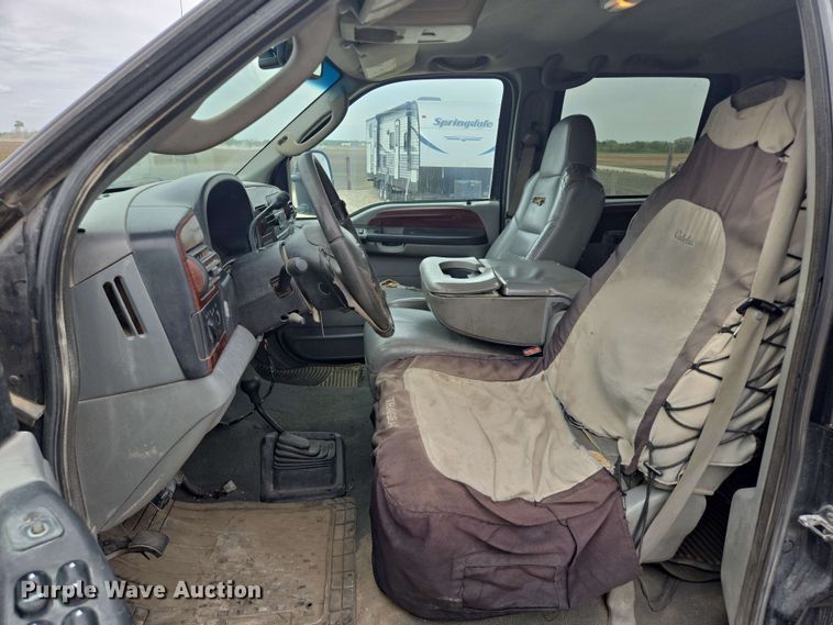 image for item DT6838 2005 Ford F450 Super Duty Lariat Crew Cab flatbed truck