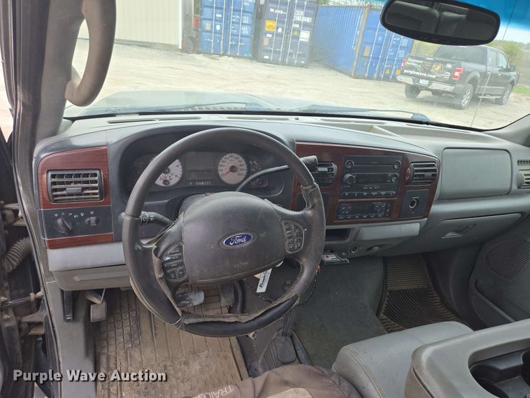 image for item DT6838 2005 Ford F450 Super Duty Lariat Crew Cab flatbed truck