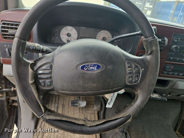 image for item DT6838 2005 Ford F450 Super Duty Lariat Crew Cab flatbed truck