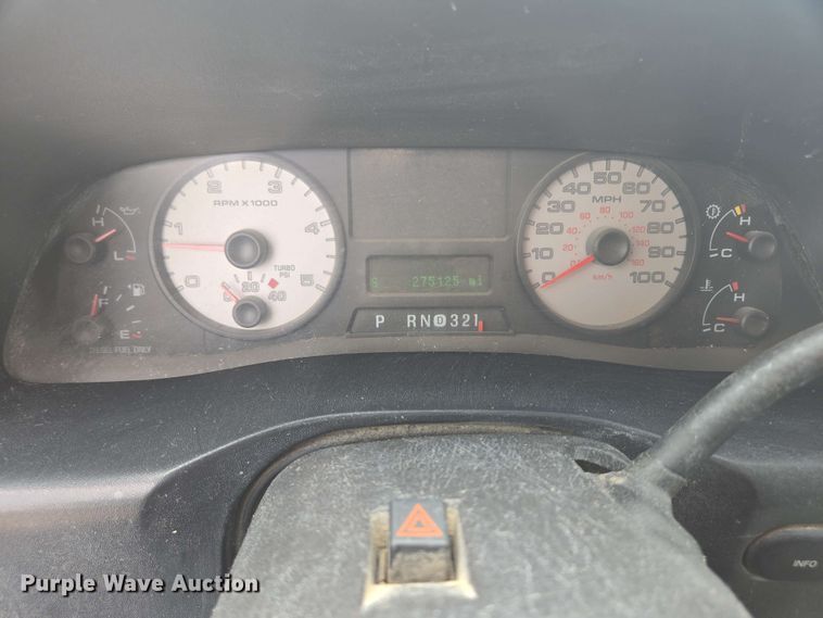 image for item DT6838 2005 Ford F450 Super Duty Lariat Crew Cab flatbed truck