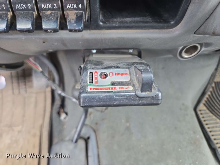 image for item DT6838 2005 Ford F450 Super Duty Lariat Crew Cab flatbed truck