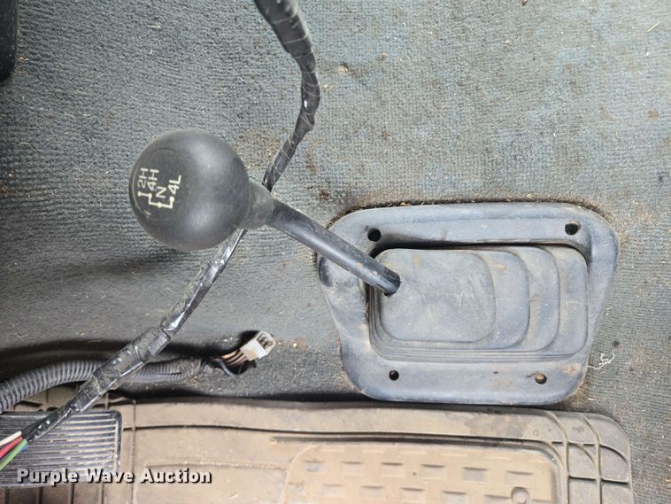 image for item DT6838 2005 Ford F450 Super Duty Lariat Crew Cab flatbed truck