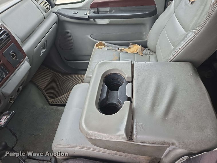 image for item DT6838 2005 Ford F450 Super Duty Lariat Crew Cab flatbed truck