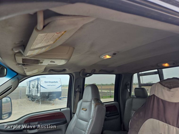 image for item DT6838 2005 Ford F450 Super Duty Lariat Crew Cab flatbed truck